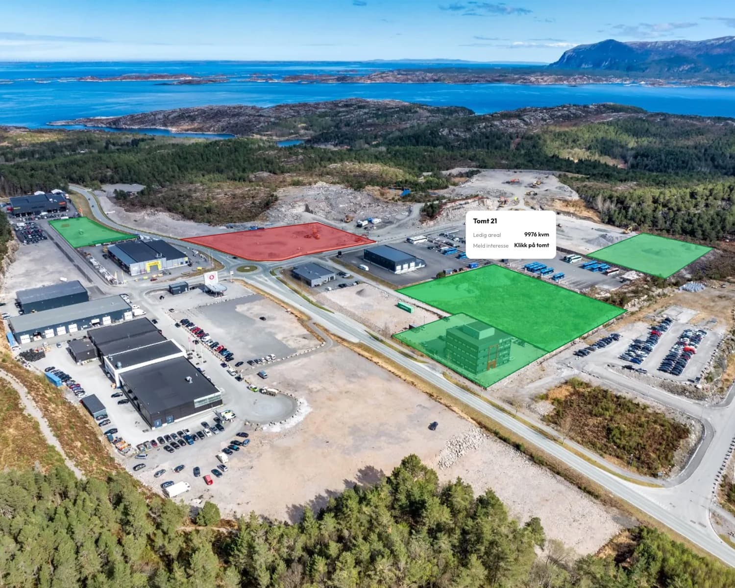 Klikkbart situasjonskart for Kristiansund Næringspark — ledige tomter lyser grønt, med info-kort for Tomt 21 (9976 kvm) og «Meld interesse»