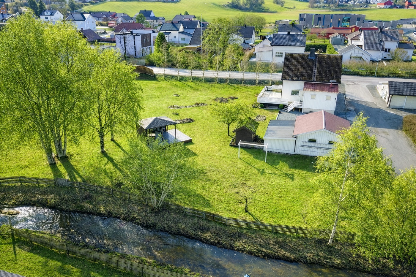 AI-manipulated drone photo